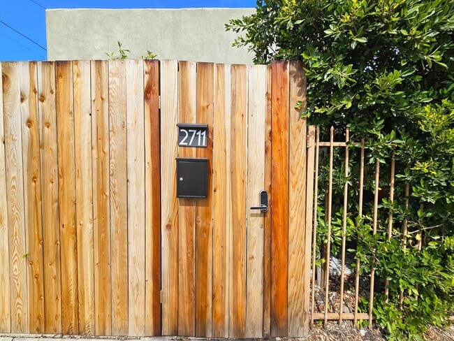 Building Photo - 2711 W 60th St