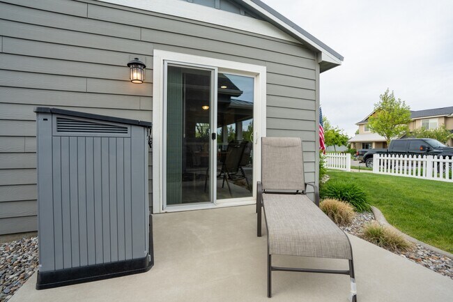 Building Photo - 6529 N Descartes Dr