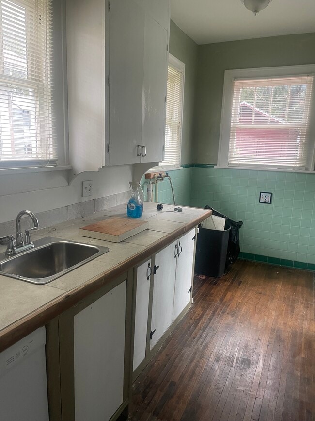 Building Photo - 223 S Phoenix Ave