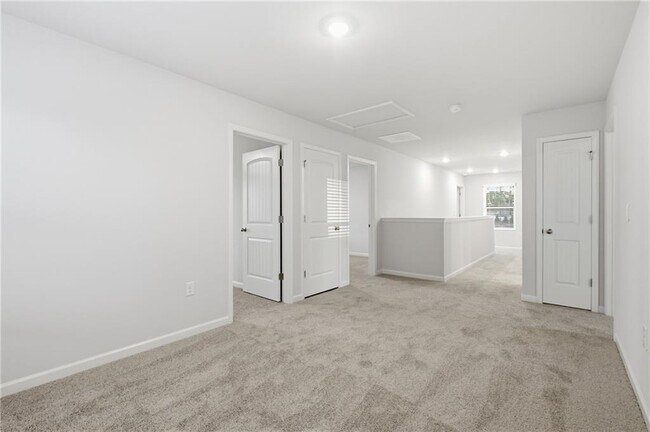 Building Photo - 64 King Vlg