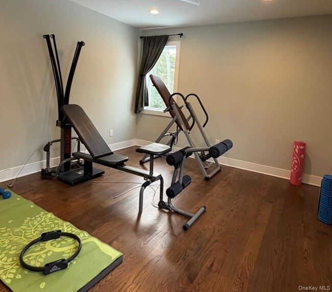 Building Photo - 10 Skyes Neck Ct