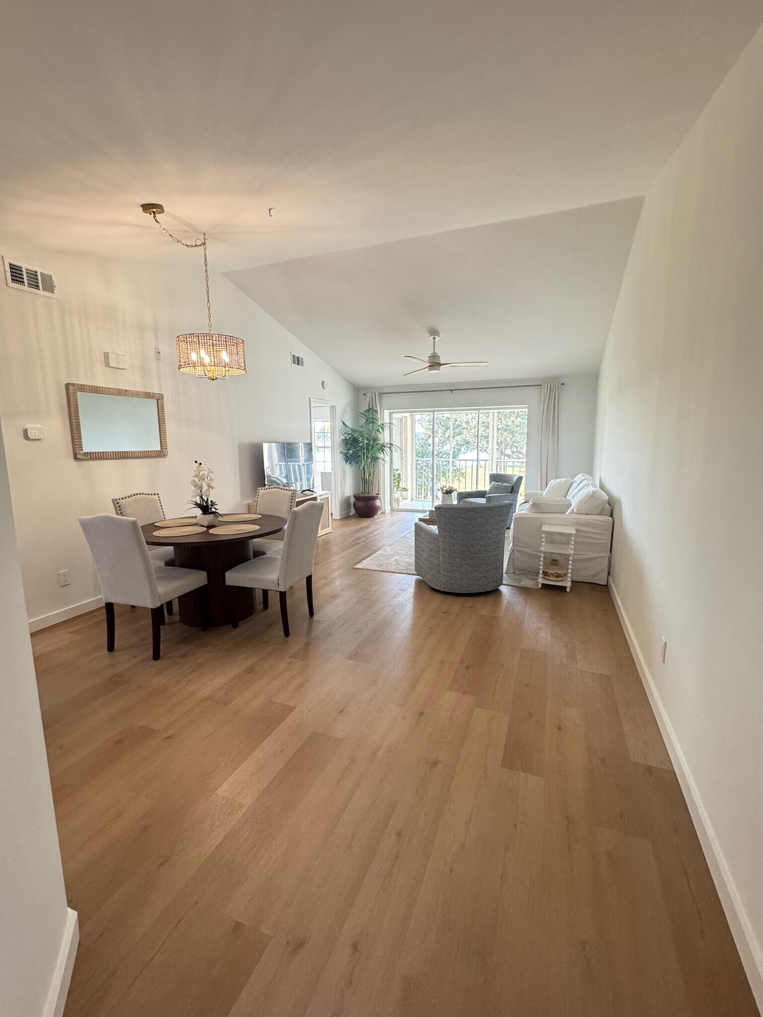 Building Photo - 529 Mardel Dr