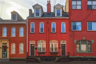 Building Photo - 2810 Sarah St