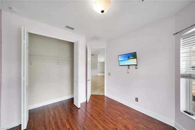 Building Photo - 3326 SW 8th St