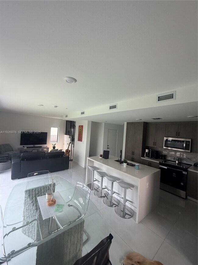 Building Photo - 1327 NW 2nd Ln