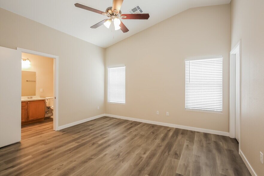 Building Photo - 4929 Whispering Spring Ave