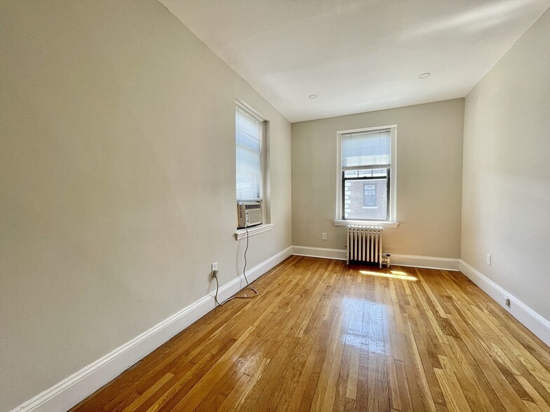Building Photo - 62 Queensberry St