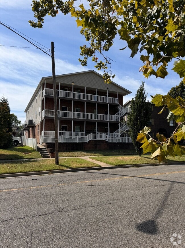 Building Photo - Herd Flats 2 bed 2.5bath