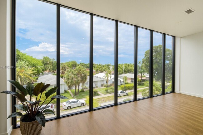 Building Photo - 1950 Fletcher St