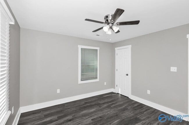 Building Photo - 908 Fairway Dr NW