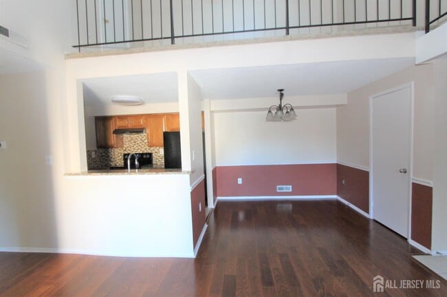 Building Photo - 2202 Aspen Dr