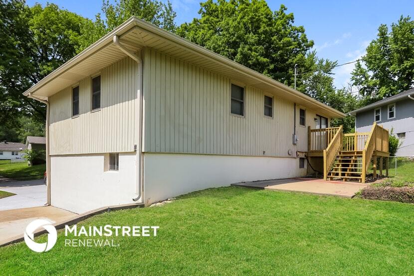 Building Photo - 717 N Osage Trail