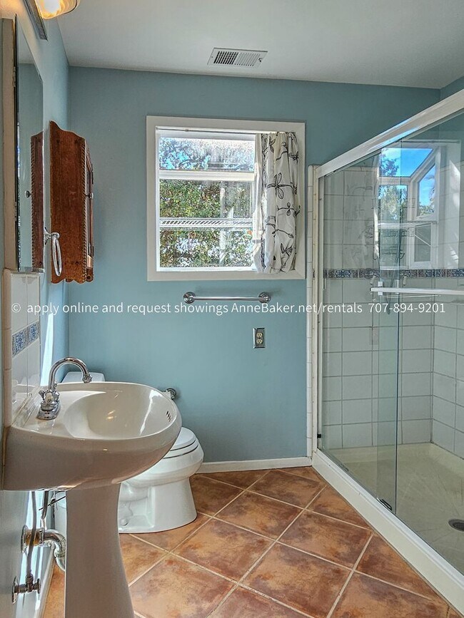 Building Photo - Exquisite Home among the Oak Trees