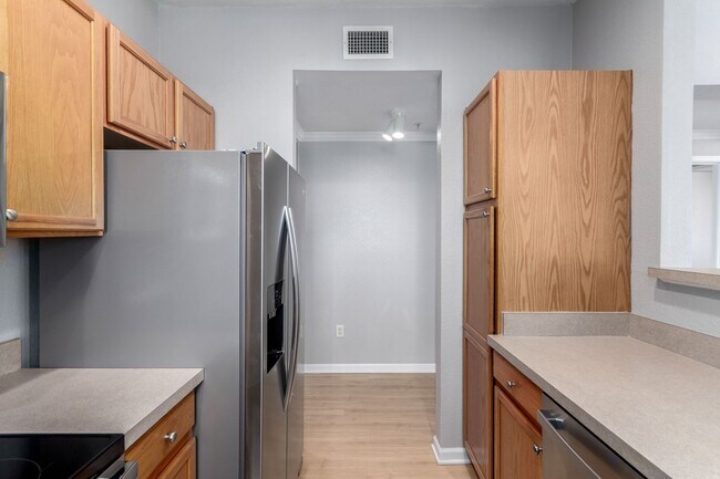Building Photo - 2BD, 2BA City Park West Condo with 2 Garag...