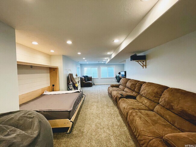 Building Photo - 616 W 4050 N