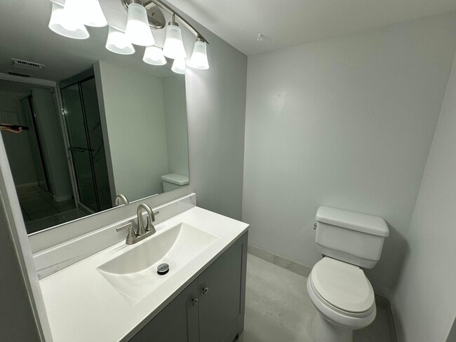 Building Photo - 1799 Fairview Villas Dr