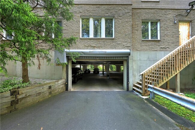 Building Photo - 500 Prospect St