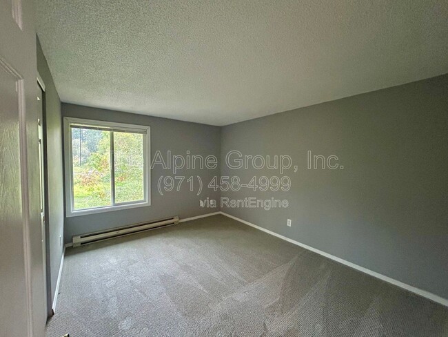 Building Photo - 4905 SW 152nd Ave