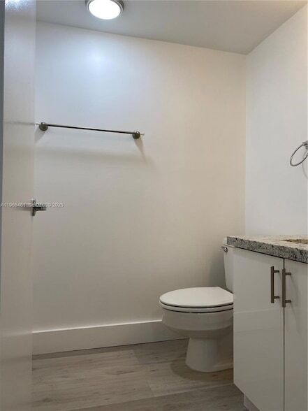 Building Photo - 1075 Riverside Dr