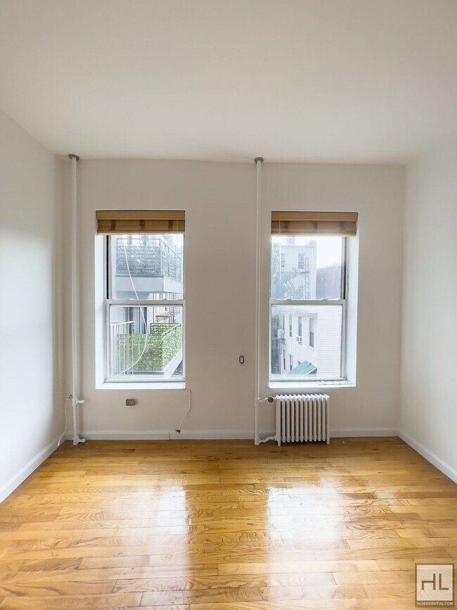 Building Photo - DIAMOND STREET / Greenpoint Studio / Amazi...