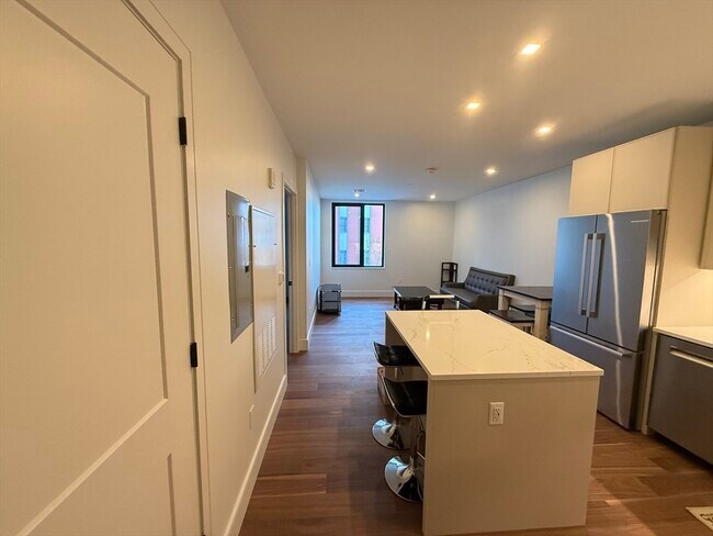 Primary Photo - 1515 Commonwealth Ave