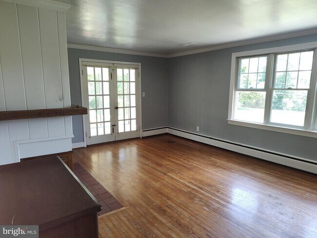Building Photo - 15400 Mt Calvert Rd