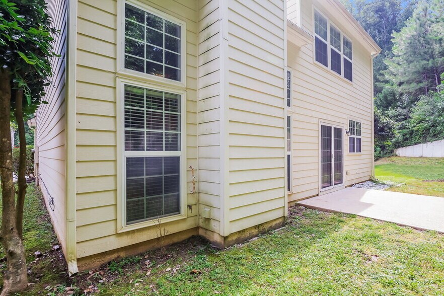 Building Photo - 745 Friars Head Dr NE