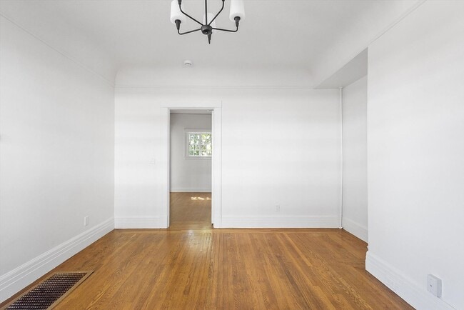 Building Photo - 2138 Clinton Ave #A - 1 bedroom | 1 bath