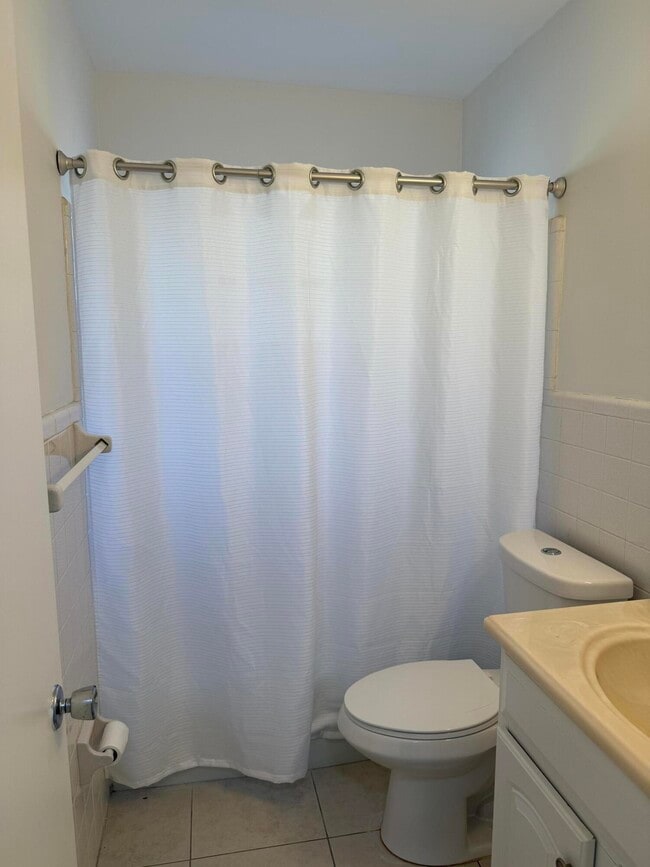 Building Photo - 6575 NE 7th Ave