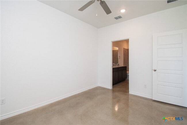 Building Photo - 3907 American Elm Dr