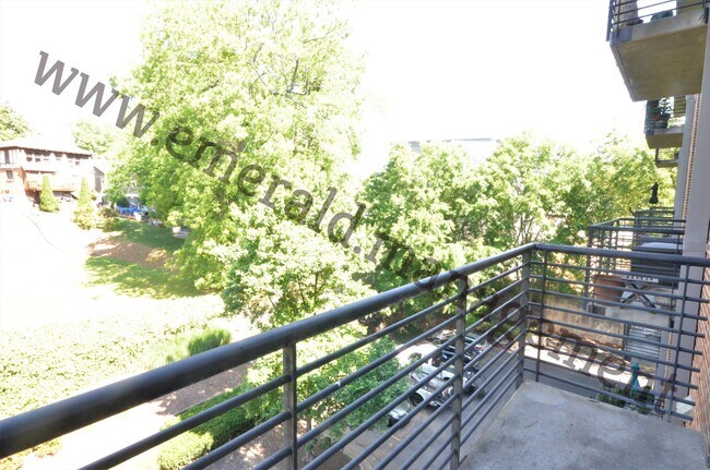 Building Photo - 640 Glen Iris Dr NE