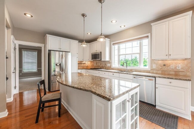 Building Photo - 4930 Brooksview Cir