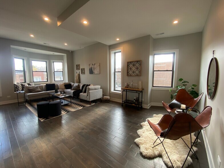 Building Photo - 3330 S Indiana Ave