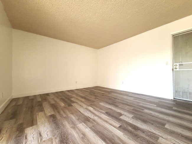 Building Photo - Spacious 1 Bedroom Condo in Chula Vista!