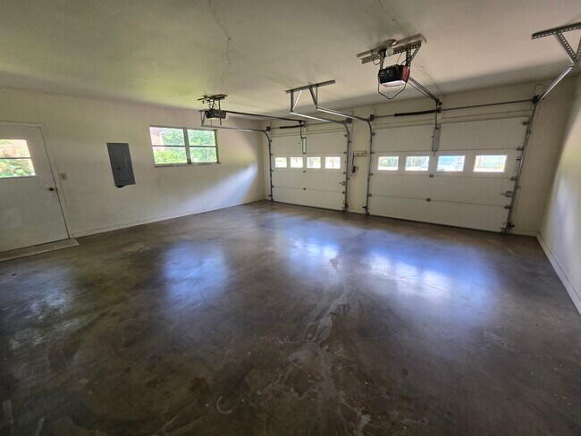 Building Photo - 3109 Dekalb Dr SW