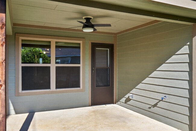 Building Photo - 830 Cypress Ln
