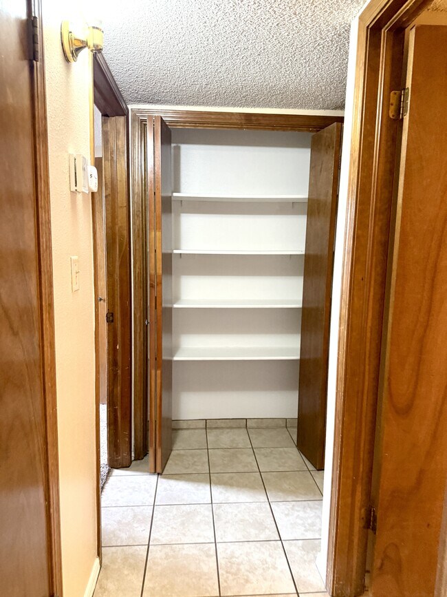 Building Photo - 2302 Shenandoah Dr
