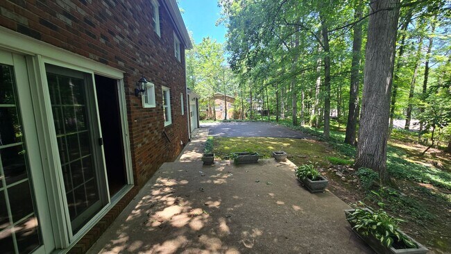 Building Photo - 4 Bed/2.5 Bath Brick Home - Kingsport TN