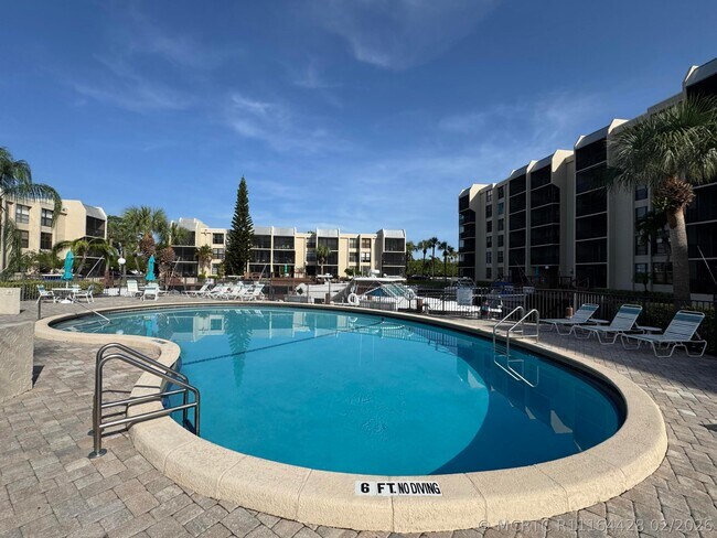 Building Photo - 12 Royal Palm Way