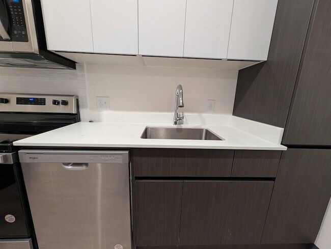 Building Photo - 55 N Main St