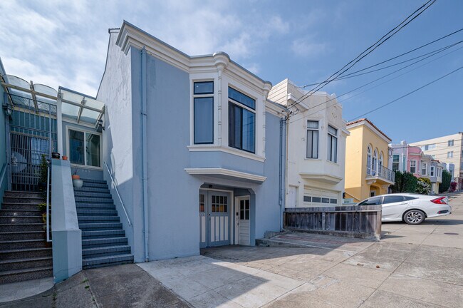 Primary Photo - 555 38th Ave