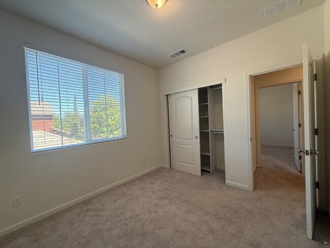 Building Photo - 3654 el Dala Ln