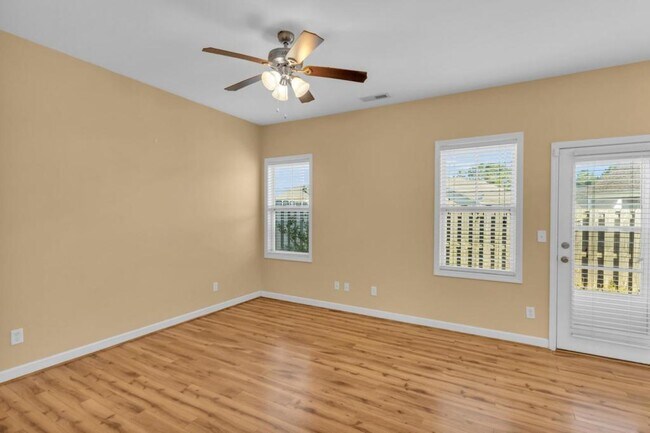 Building Photo - 69 Thornbury Dr