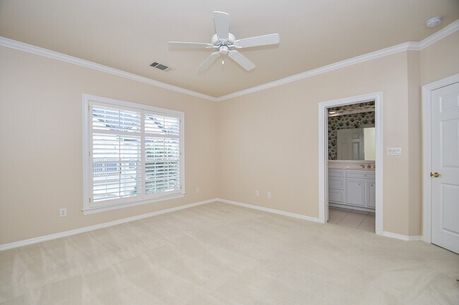 Building Photo - 2124 Nantucket Dr