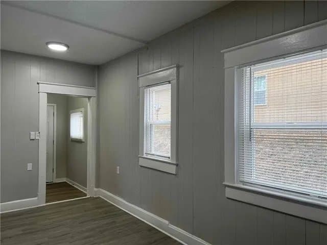 Building Photo - 242 N Valley St