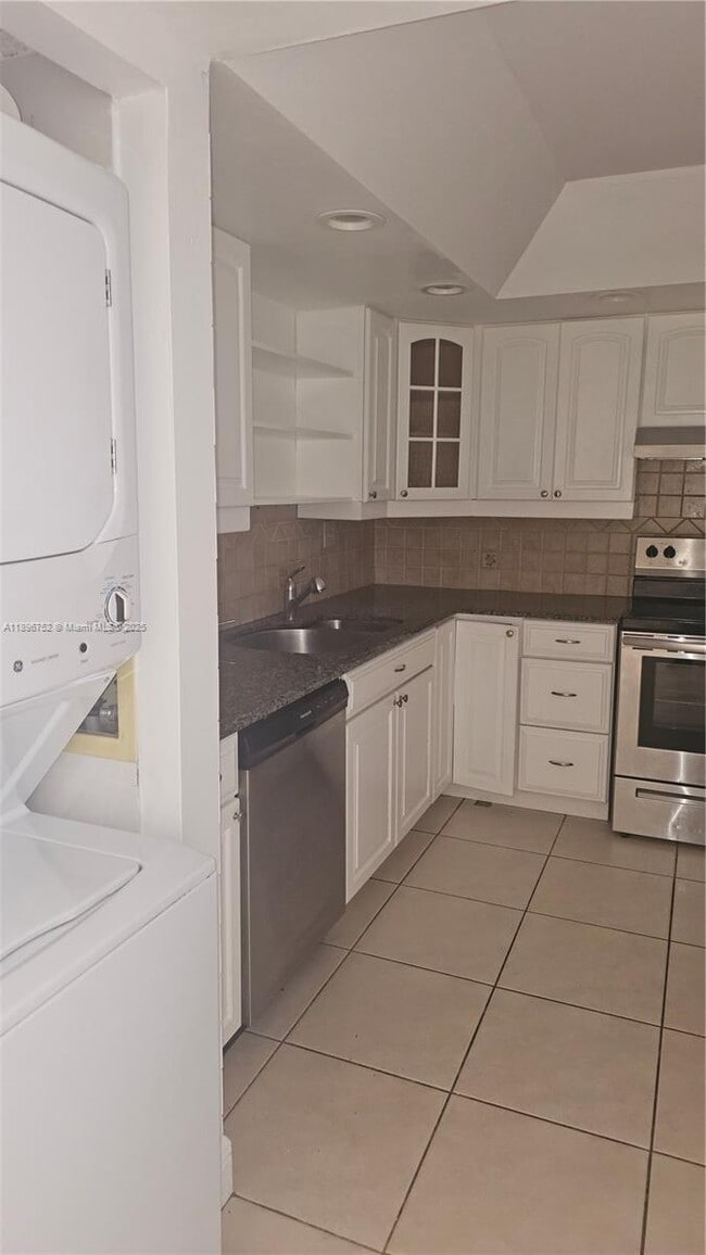 Building Photo - 290 174th St St