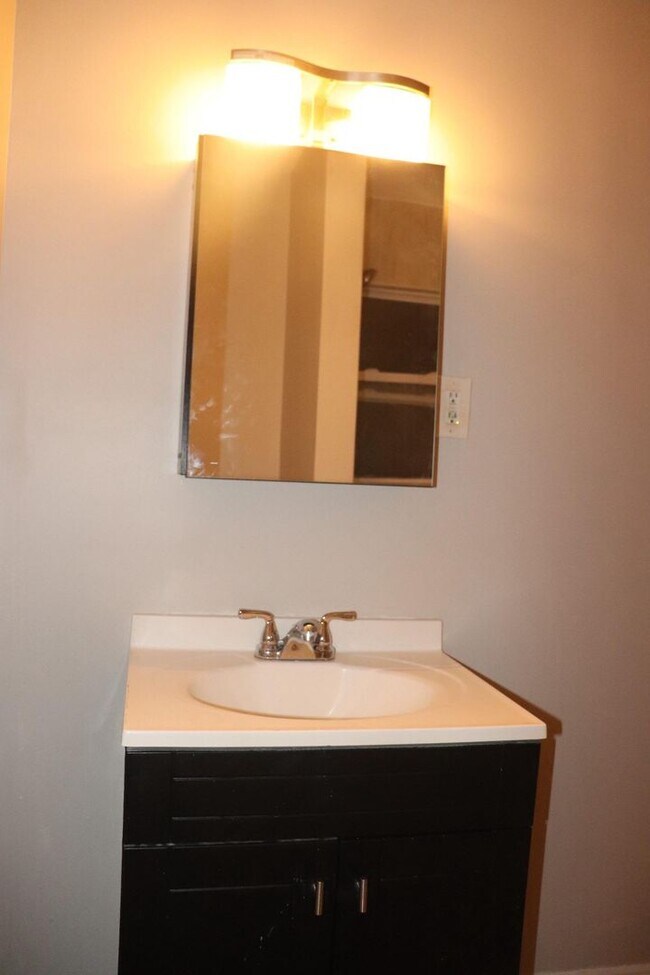 Building Photo - 28 Beechwood Pl