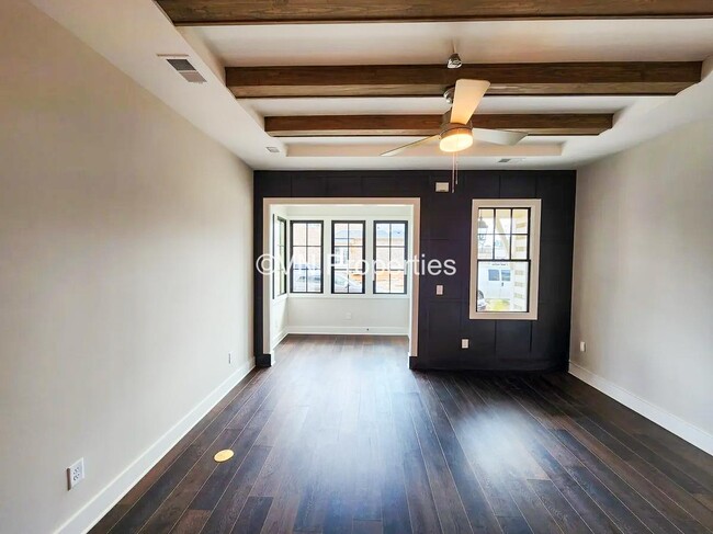 Building Photo - 1024 Windsor Dr