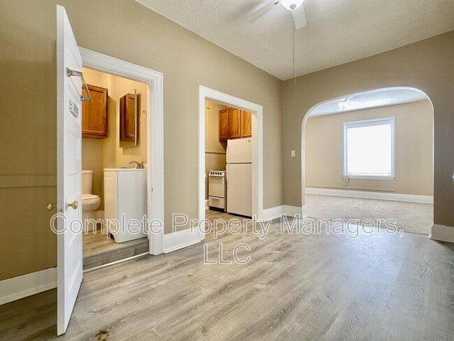 Building Photo - 517 E 4th St