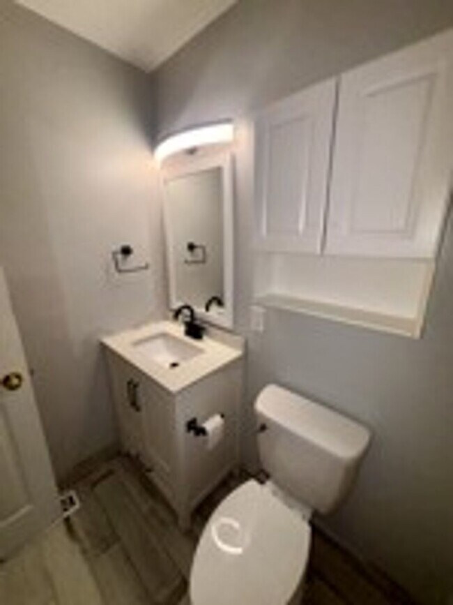 Building Photo - 945 Indian Cir